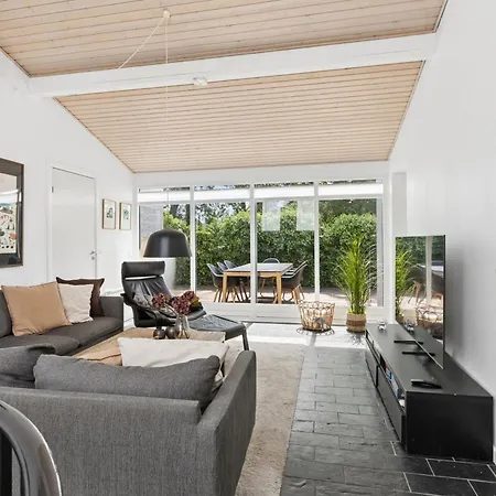 Modern In Prime Marielyst Location *